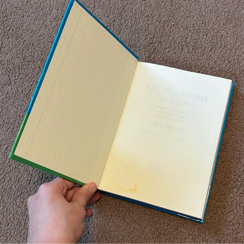 PeeWee Scouts Treasury Book by Judy Delton EUC - Picture 3 of 3